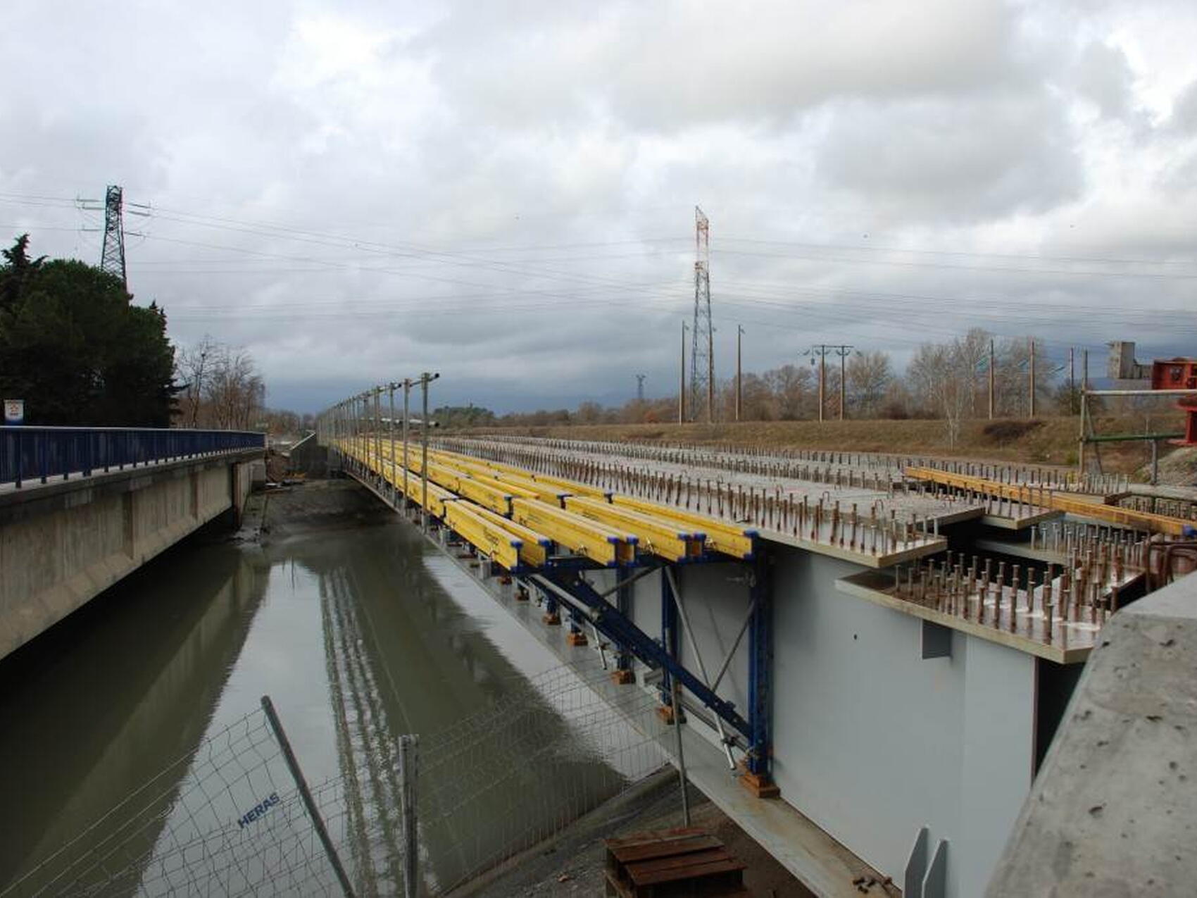 The heaviest convoys, load included, will weigh around 900 tons